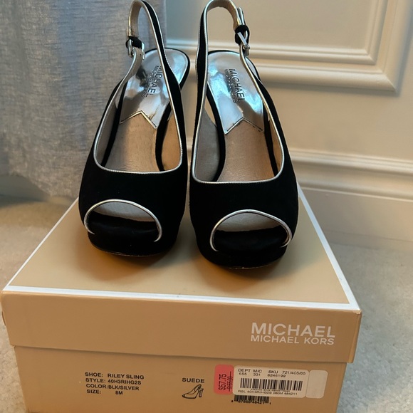 MK Michael Kors High Heel Pump - Picture 2 of 4